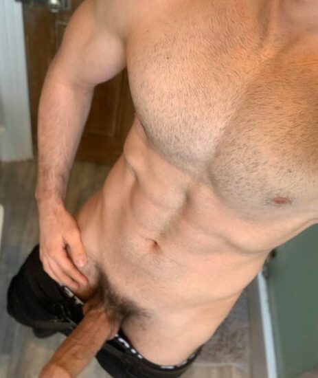 Muscle guy taking dick pics